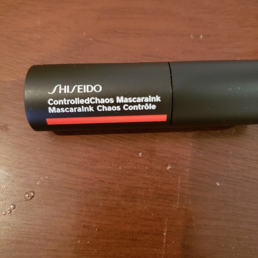 Shiseido Mascara deluxe travel size.